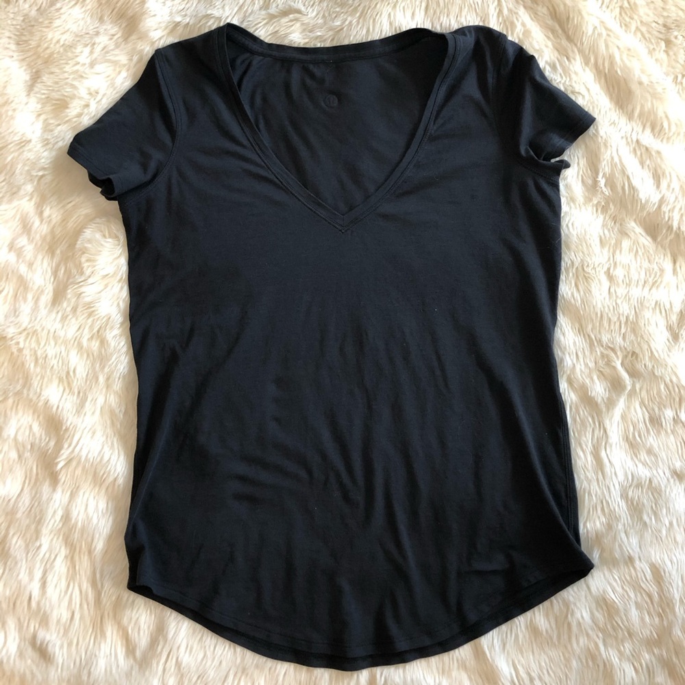 LULULEMON LOVE TEE V BLACK SIZE 4 EUC